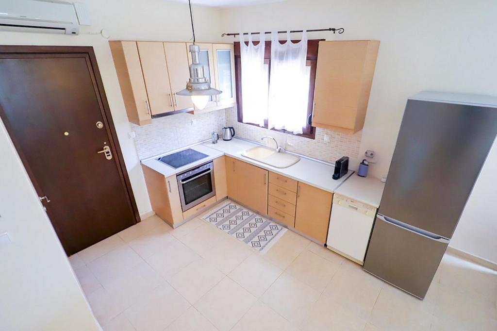 Guedin Sea Side Maisonette, Holiday home *