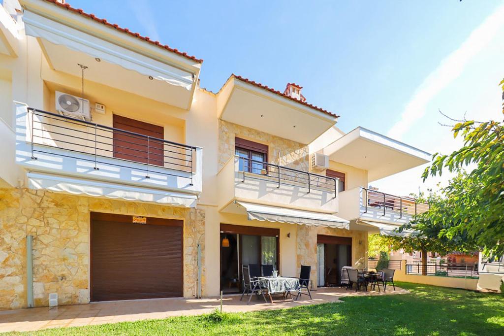 Guedin Sea Side Maisonette, Holiday home *